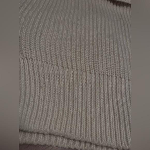 Cozy sweater 🩶 - Picture 4 of 5